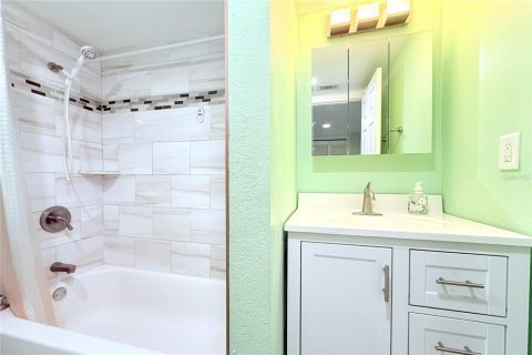Copropriété à vendre à Tampa, Floride: 2 chambres, 67.45 m2 № 1898624 - photo 14