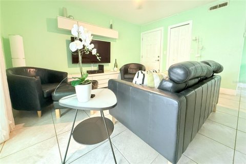 Copropriété à vendre à Tampa, Floride: 2 chambres, 67.45 m2 № 1898624 - photo 5