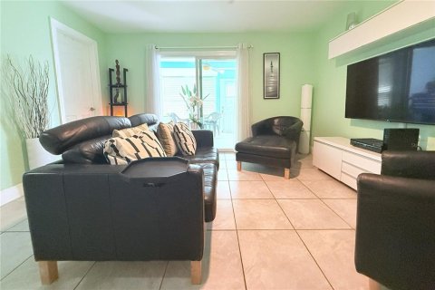 Copropriété à vendre à Tampa, Floride: 2 chambres, 67.45 m2 № 1898624 - photo 2