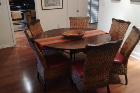 Copropriété à vendre à Coral Gables, Floride: 2 chambres, 89.19 m2 № 2034819 - photo 3