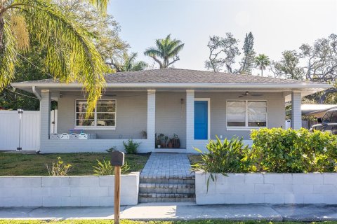 House in Bradenton, Florida 4 bedrooms, 134.89 sq.m. № 1590194 - photo 1