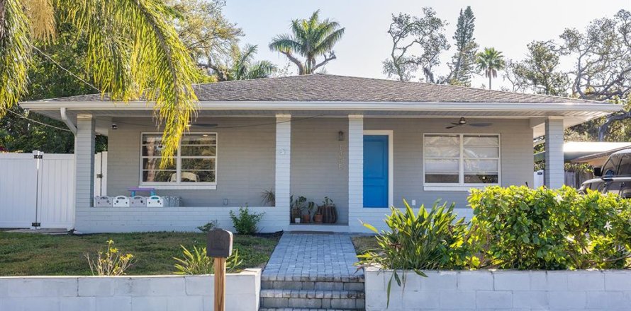 House in Bradenton, Florida 4 bedrooms, 134.89 sq.m. № 1590194