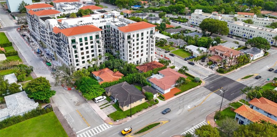 Villa ou maison à Coral Gables, Floride 2 chambres, 114.08 m2 № 1966222