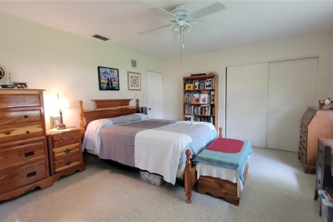 House in Saint Petersburg, Florida 3 bedrooms, 156.82 sq.m. № 1631907 - photo 5