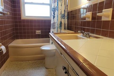 House in Saint Petersburg, Florida 3 bedrooms, 156.82 sq.m. № 1631907 - photo 11