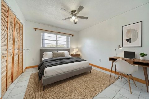 Condo in Miami, Florida, 2 bedrooms  № 2031950 - photo 3