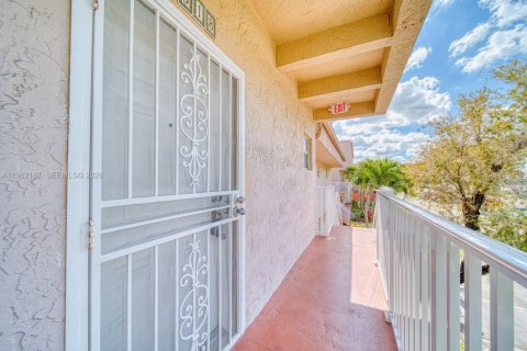 Condo in Miami, Florida, 2 bedrooms  № 2031950 - photo 22