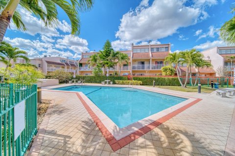 Condo in Miami, Florida, 2 bedrooms  № 2031950 - photo 26