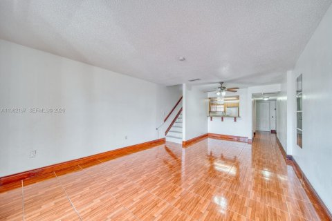 Condo in Miami, Florida, 2 bedrooms  № 2031950 - photo 9