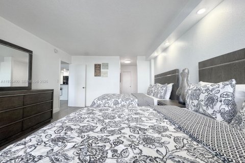 Condo in Hollywood, Florida, 1 bedroom № 1994370 - photo 23