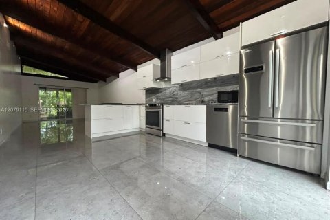 House in Hollywood, Florida 2 bedrooms, 89.19 sq.m. № 2323660