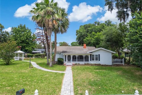 House in Mount Dora, Florida 2 bedrooms, 153.1 sq.m. № 2234615