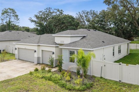 House in New Port Richey, Florida 4 bedrooms, 262.91 sq.m. № 1880666 - photo 2