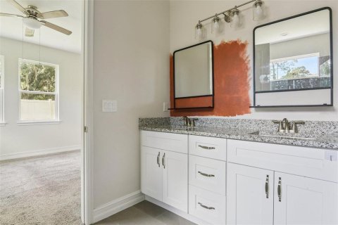 House in New Port Richey, Florida 4 bedrooms, 262.91 sq.m. № 1880666 - photo 13