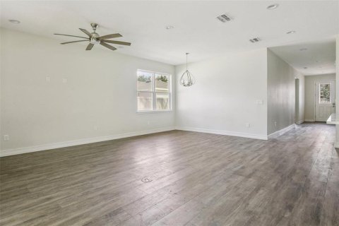 House in New Port Richey, Florida 4 bedrooms, 262.91 sq.m. № 1880666 - photo 8