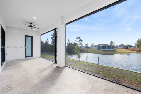 Casa en venta en Cape Coral, Florida, 4 dormitorios, 197.7 m2 № 1938874 - foto 28
