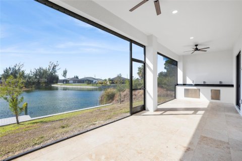 Casa en venta en Cape Coral, Florida, 4 dormitorios, 197.7 m2 № 1938874 - foto 27