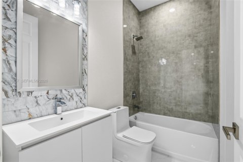 Casa en venta en Cape Coral, Florida, 4 dormitorios, 197.7 m2 № 1938874 - foto 25