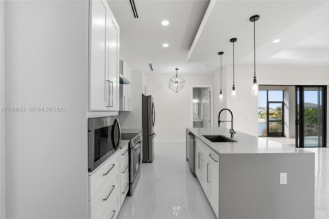 Casa en venta en Cape Coral, Florida, 4 dormitorios, 197.7 m2 № 1938874 - foto 30