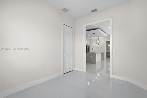 Casa en venta en Cape Coral, Florida, 4 dormitorios, 197.7 m2 № 1938874 - foto 21
