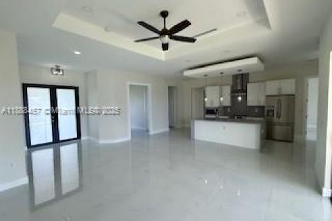 Villa ou maison à vendre à Cape Coral, Floride: 4 chambres, 197.7 m2 № 1938874 - photo 7