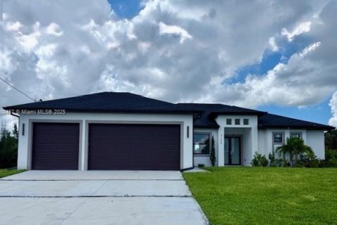 Villa ou maison à vendre à Cape Coral, Floride: 4 chambres, 197.7 m2 № 1938874 - photo 1