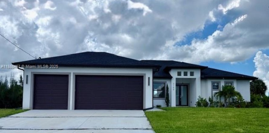 House in Cape Coral, Florida 4 bedrooms, 197.7 sq.m. № 1938874