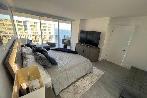 Снять в аренду квартиру в Майами, Флорида 1 спальня, № 1988010 - фото 8