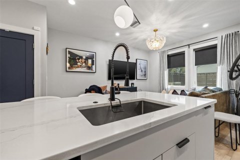Adosado en venta en Tampa, Florida, 3 dormitorios, 123.47 m2 № 1642227 - foto 8