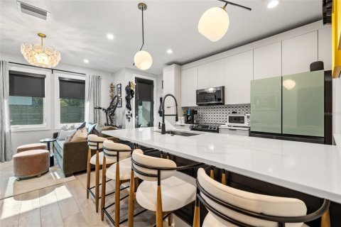Adosado en venta en Tampa, Florida, 3 dormitorios, 123.47 m2 № 1642227 - foto 2