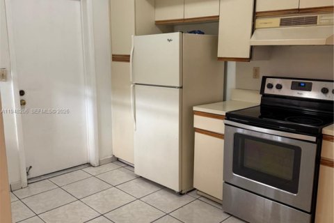 Снять в аренду таунхаус в Майами, Флорида 3 спальни, 128.39м2, № 2004578 - фото 6