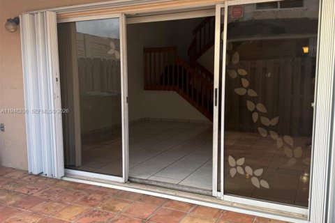 Снять в аренду таунхаус в Майами, Флорида 3 спальни, 128.39м2, № 2004578 - фото 21