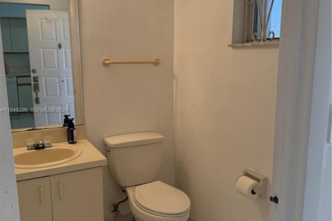 Снять в аренду таунхаус в Майами, Флорида 3 спальни, 128.39м2, № 2004578 - фото 5