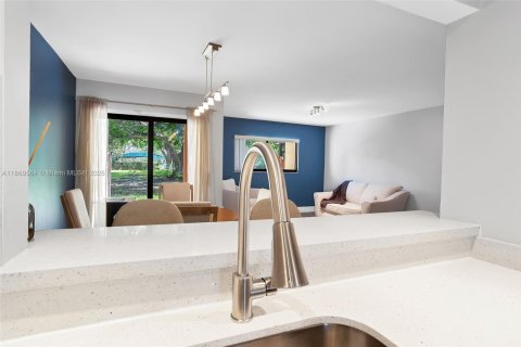 Townhouse in Dania Beach, Florida 2 bedrooms, 116.31 sq.m. № 1922025 - photo 19