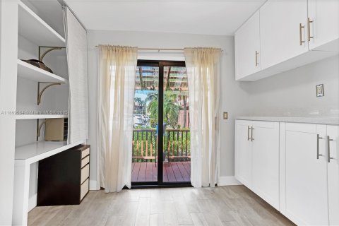 Townhouse in Dania Beach, Florida 2 bedrooms, 116.31 sq.m. № 1922025 - photo 24