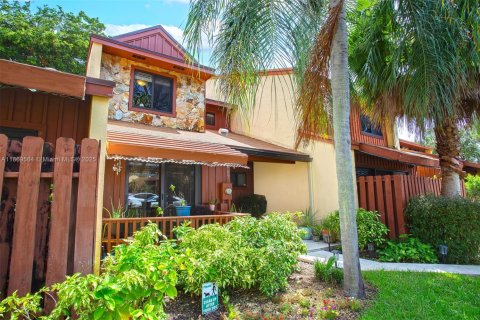 Townhouse in Dania Beach, Florida 2 bedrooms, 116.31 sq.m. № 1922025 - photo 4