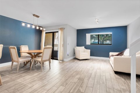 Townhouse in Dania Beach, Florida 2 bedrooms, 116.31 sq.m. № 1922025 - photo 9