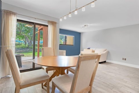 Townhouse in Dania Beach, Florida 2 bedrooms, 116.31 sq.m. № 1922025 - photo 13