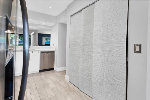 Townhouse in Dania Beach, Florida 2 bedrooms, 116.31 sq.m. № 1922025 - photo 23