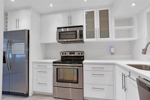 Townhouse in Dania Beach, Florida 2 bedrooms, 116.31 sq.m. № 1922025 - photo 20