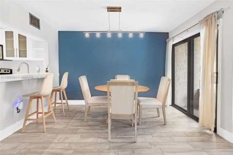 Townhouse in Dania Beach, Florida 2 bedrooms, 116.31 sq.m. № 1922025 - photo 15