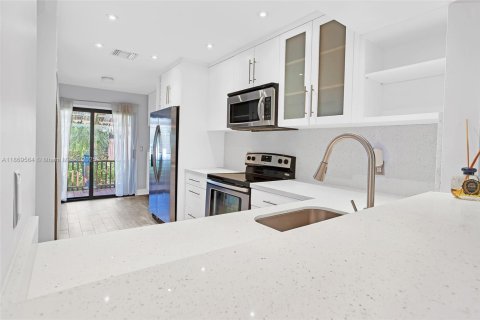 Townhouse in Dania Beach, Florida 2 bedrooms, 116.31 sq.m. № 1922025 - photo 16