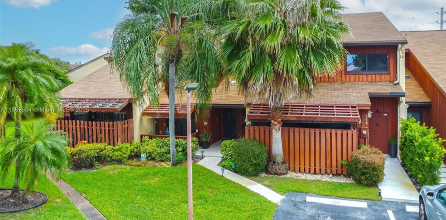 Townhouse in Dania Beach, Florida 2 bedrooms, 116.31 sq.m. № 1922025