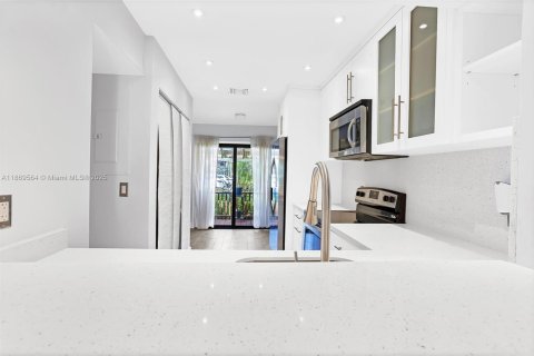 Townhouse in Dania Beach, Florida 2 bedrooms, 116.31 sq.m. № 1922025 - photo 17