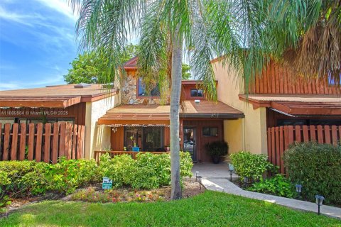 Townhouse in Dania Beach, Florida 2 bedrooms, 116.31 sq.m. № 1922025 - photo 3