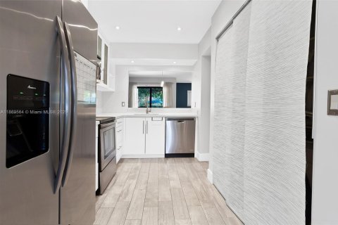 Townhouse in Dania Beach, Florida 2 bedrooms, 116.31 sq.m. № 1922025 - photo 21