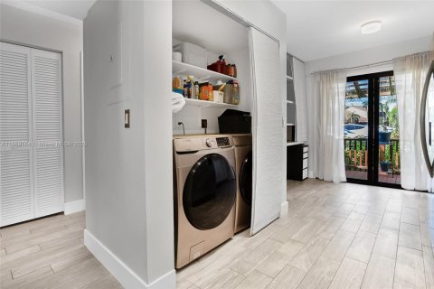 Townhouse in Dania Beach, Florida 2 bedrooms, 116.31 sq.m. № 1922025 - photo 26