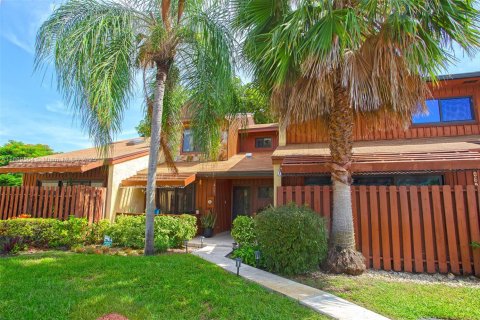Townhouse in Dania Beach, Florida 2 bedrooms, 116.31 sq.m. № 1922025 - photo 2