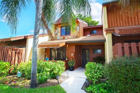 Townhouse in Dania Beach, Florida 2 bedrooms, 116.31 sq.m. № 1922025 - photo 5
