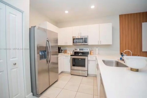 Купить таунхаус в Хомстед, Флорида 3 спальни, 143.53м2, № 2025759 - фото 9